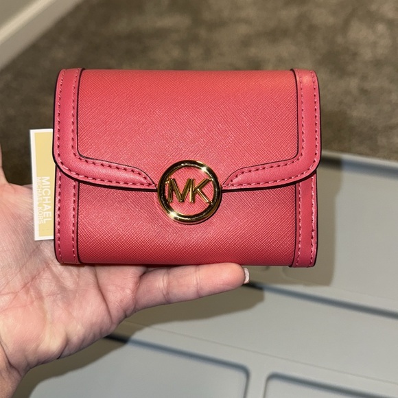 Michael Kors Leida Medium Wallet - Picture 2 of 5